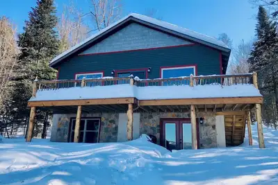 Image de Modern Lakefront Cabin w/ Fireplace and Stunning View of Oak Mountain Skiing