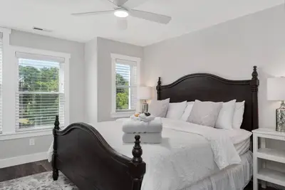 Image de Close To Attractions & Beaches! Dog Friendly! T1