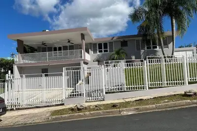 Forget your worries in this spacious Serene space.