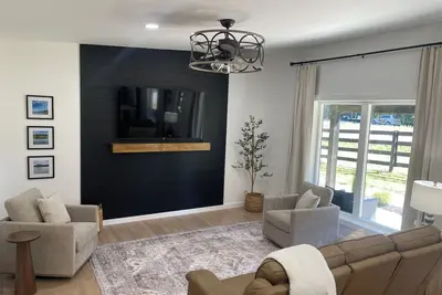 Image de Beautiful New 2 Bedroom Cabin at Kentucky Lake