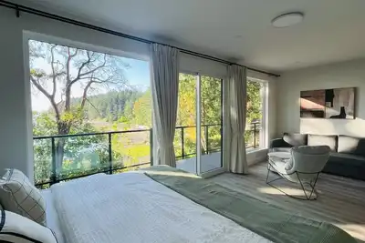 Image de Oceanfront Guest Floor with King beds / Beach access