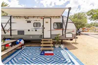 Image de Lake Travis Rv Getaway Cozy Stay Near Austin.