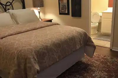 Image de Enjoyable 2-bedroom condo with Ac in charming Oxford 1 mile from the stadium.