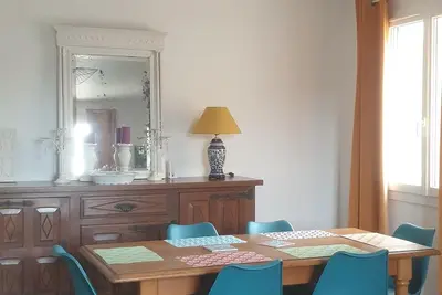 Image de Appartement en location saisonnière entre piscine et mer.