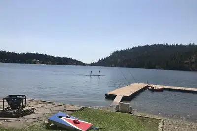 Image de Peaceful Lakeside Home Perfect for Family Fun