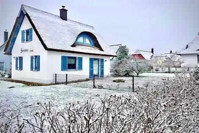 Image de Maison au toit de chaume au bord de la mer Störtebeker