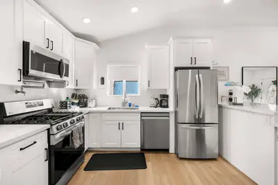 Image de @ Marbella Lane - Cityside Haven w/ Touch of Charm