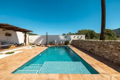 Image de Maison de vacances 'Casa En Vistes Al Montsià' avec vue sur la montagne, piscine privée et Wi-Fi