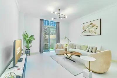 Image de bnbme | Dubai Marina Bliss: 2br Apt with Private Jacuzzi