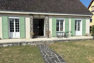 Image de Villa Les Volets Verts à proximité de la mer et commerces.