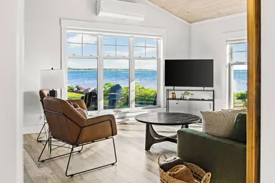 Image de Chalet moderne sur la mer près de Shédiac. Tout équipé & parfait pour la famille