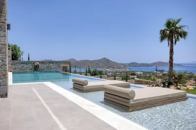 Panoramic Views   6 Bedrooms Complex