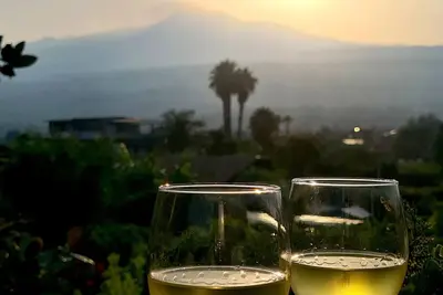 Image de The attic by the sea - Mascali 3 minutes from the beach