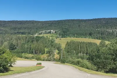 Image de Charmant appartement de montagne avec balcon.