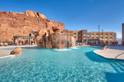 Image de 2 Family-Friendly Moab Stays with Pool, Hot Tub & Easy Access to Outdoor Fun