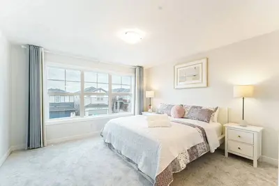 Image de Brand New Sleek 4br Cozy Home with Main floor Br and Full Ba, Sleeps 8