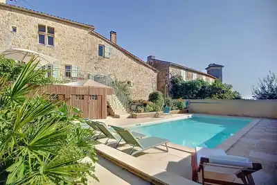 Image de Maison du Porche 4*, 10 voyageurs, piscine, vue campagne et coucher de soleil