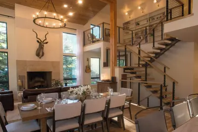 Image de Beautiful Mountain Modern Home with well equipped kitchen. Perfect for families.