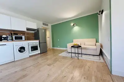 Image de Golfe-Juan Gem. Serein 2 bedroom apartment with pool and close to the beach