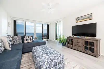 Image de New central located 2br/3bd/2ba condo gated community with 2 pools & pickleball