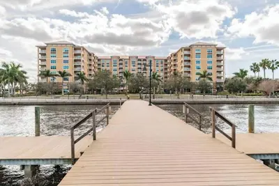 Image de Luxury Breathtaking water views, close to Img