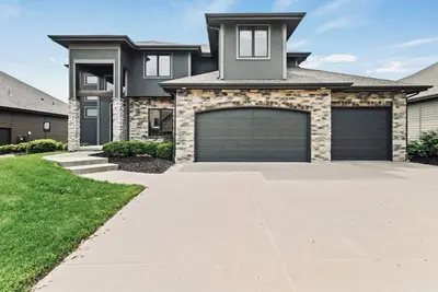 Image de Spacious 4-bedroom home in West Omaha/Elkhorn area in a great location!