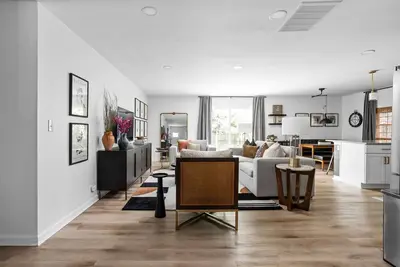 Image de Designer 4 Bd Home Near Dwntwn, Speedway + Game Room, Fire Pit, Grill