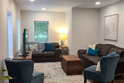 Image de Cozy Basement Apt, Close to Athens