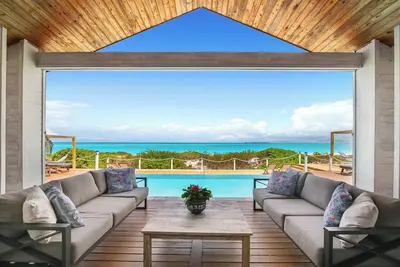 Image de Oceanfront 5br Luxury Villa with Infinity Pool & Hammocks!
