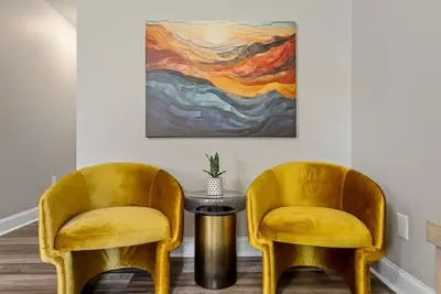 Image de Bright & Modern New Home, King Beds | Sleeps 8 |10 min to Greenville & Paris Mtn