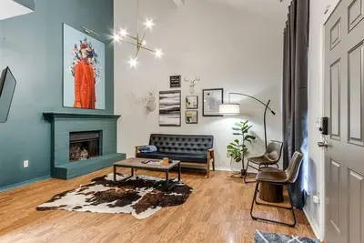 Image de 2-bedroom Wooded view condo in awesome Nw Okc in Bluff creek. Entire condo