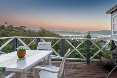 Image de The League | 6 sleeper, lagoon views, walk to town