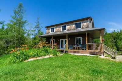 Image de Sunny Meadow Retreat by Lake Huron