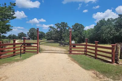 Image de Heritage House Retreat:\nBurton, Texas \n6 guests 3 bedrooms  4 beds  2 full baths