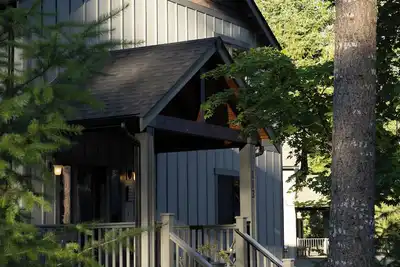 Image de New Cozy 3-bedroom cabin in the heart of Packwood with a hot tub!