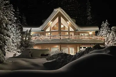 Image de Ski In/Ski Out Family Friendly Alpine Aerie Chalet