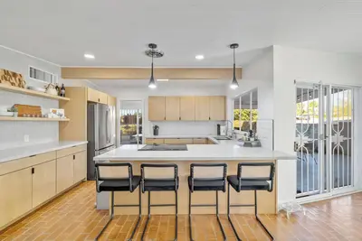 Image de Tremendous 4bedroom house with beautiful backyard and sparkling pool East Tucson