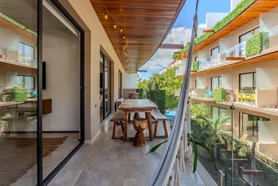 Image de Stunning Boho Chic Condo Close to Downtown & Beach