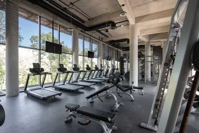 Image de Luxe 2br Penthouse | Private Rooftop & Pool | Bbq