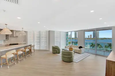 Image de Luxury living in high rise apartment Aventura Miami