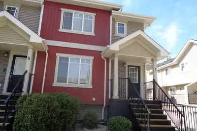 Image de Cozy Furnished Townhome in South Edmonton, near shops etc.