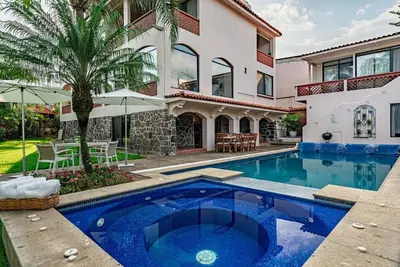 Image de Cuernavaca Villa with Pool, Jacuzzi & Gardens