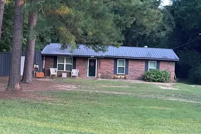 Image de Deer Trail Rental. Secluded, peaceful and cozy 3 bedroom home in Antlers, Ok.