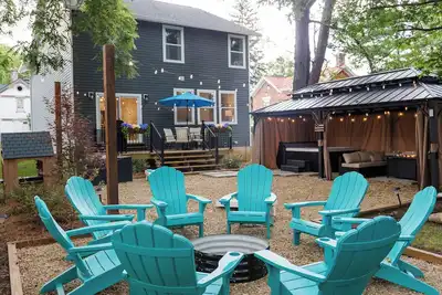 Image de Queen City Family House - 5br/Backyard/Home Theater/Kid Friendly