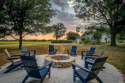 Image de Texas Farmhouse Stay • 2br + Studio Suite