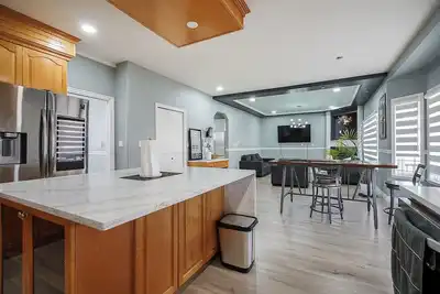 Image de Enchanting 5-bedroom villa with Ac in Delta