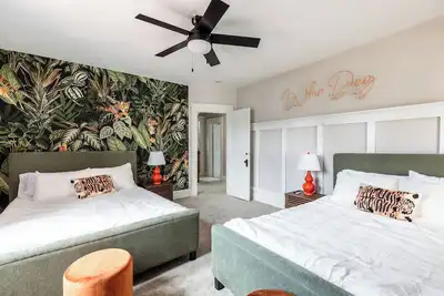 Image de Hyde Park Lodge - Sleeps 18! Amazing home, centrally located, don't lose out! !