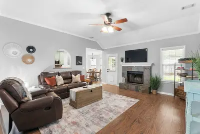 Image de Comfort Meets Convenience 3br Near Robins Afb w/ Patio & Yard