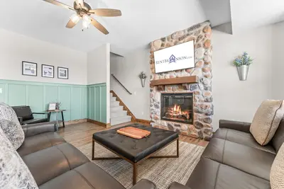 Image de Lake & Pool View Premium Cabin, Private Hot Tub, Free Daily Attraction Tickets Near Sdc