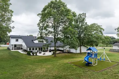 Image de Sleeps 23, 10 Bedrooms, Indoor pickleball, Amish Country